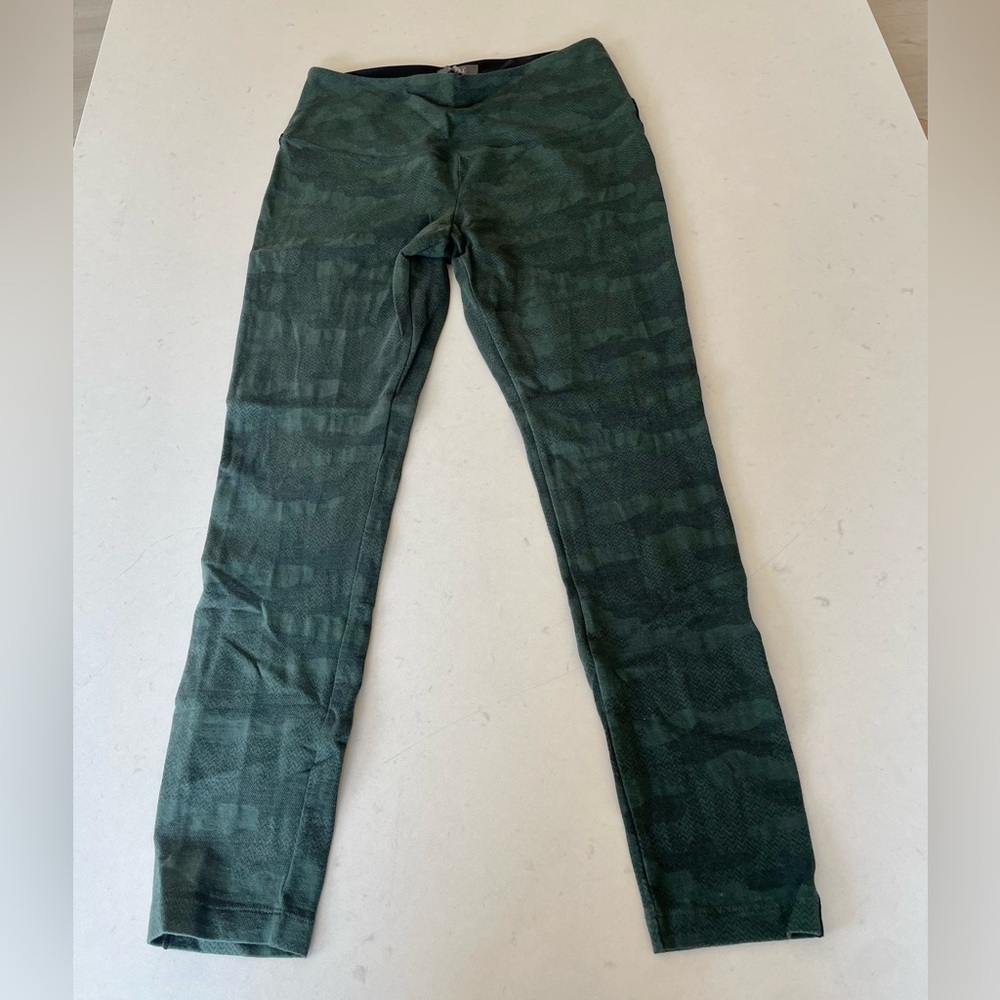 •Lyssé • hunter green leggings